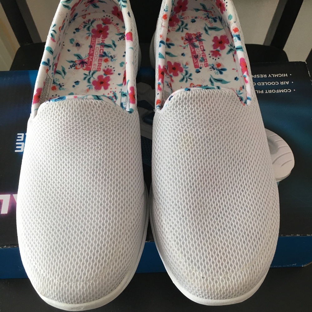 Skechers Women’s White Slip-On Floral Lined Sneaker